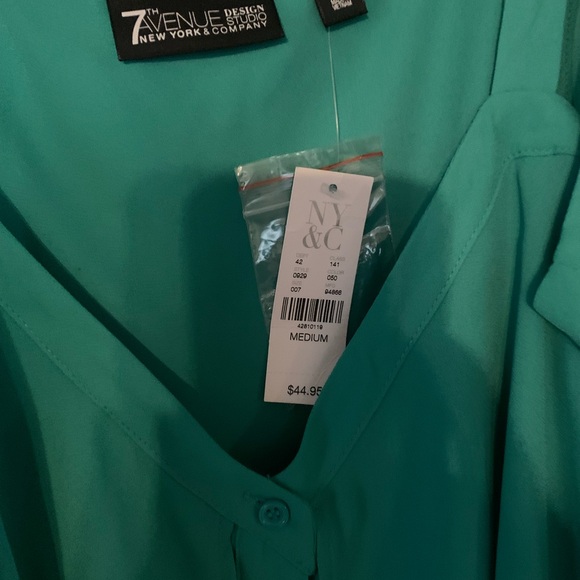 NWT New York & Company cold shoulder blouse - Picture 3 of 3